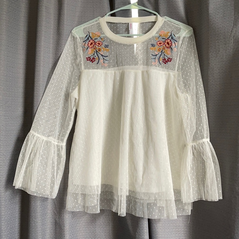 Large embroidered top with see-through sleeves